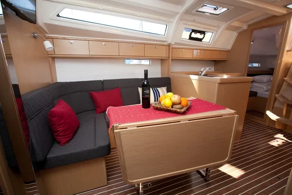 Bavaria 37 Cruiser - Boatscribe.com