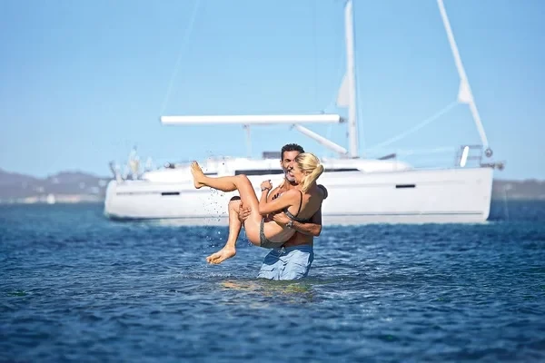 Bavaria 37 Cruiser - Boatscribe.com