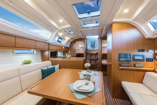 Bavaria 37 Cruiser - Boatscribe.com