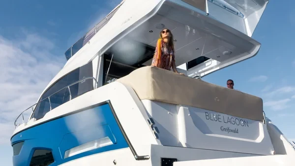Sealine F430 - Boatscribe.com
