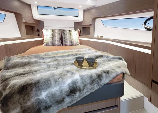 Sealine F430 - Boatscribe.com