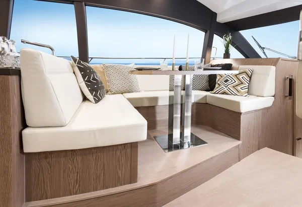 Sealine F430 - Boatscribe.com
