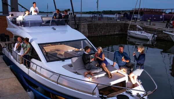 Sealine F430 - Boatscribe.com