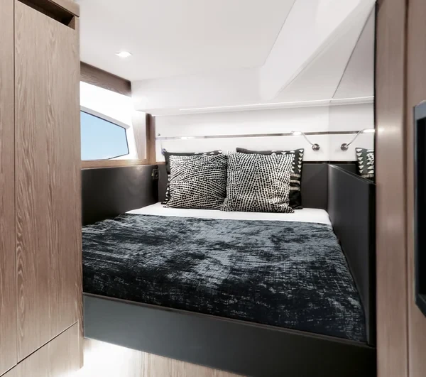 Sealine F430 - Boatscribe.com