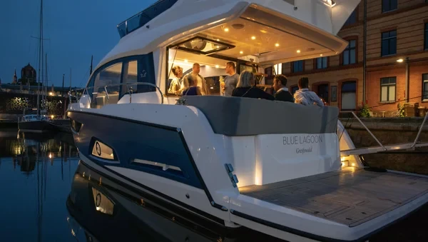 Sealine F430 - Boatscribe.com
