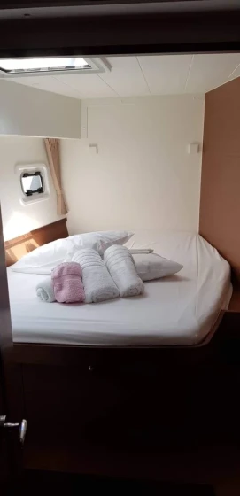 Lagoon 42 - Boatscribe.com