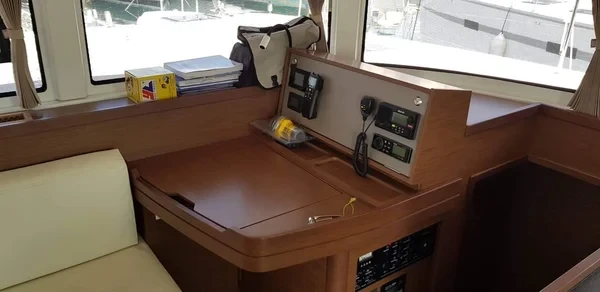 Lagoon 42 - Boatscribe.com