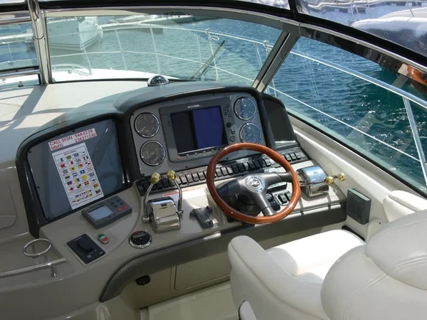 Sea Ray 455 - Boatscribe.com