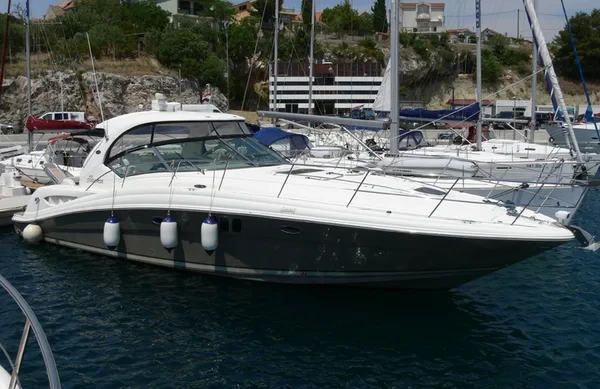 Sea Ray 455 - Boatscribe.com