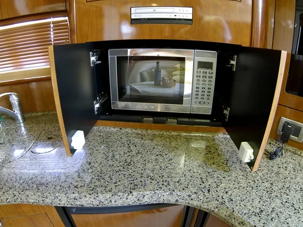 Sea Ray 455 - Boatscribe.com