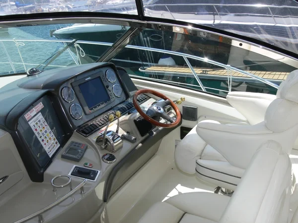 Sea Ray 455 - Boatscribe.com
