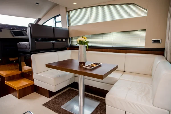 Fairline Squadron 42 - Boatscribe.com