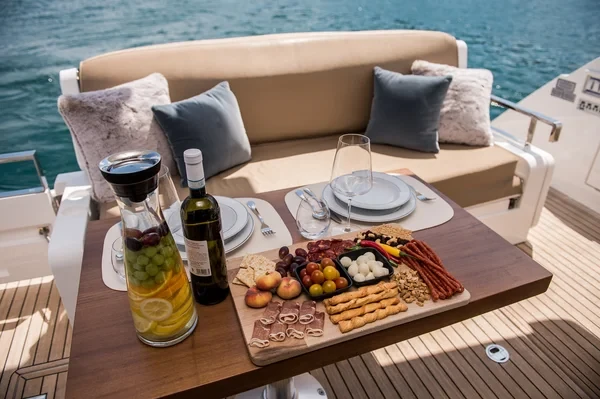 Fairline Squadron 42 - Boatscribe.com