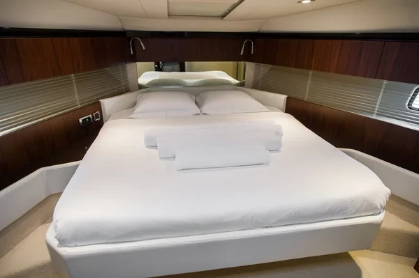 Fairline Squadron 42 - Boatscribe.com