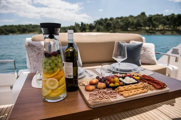 Fairline Squadron 42 - Boatscribe.com