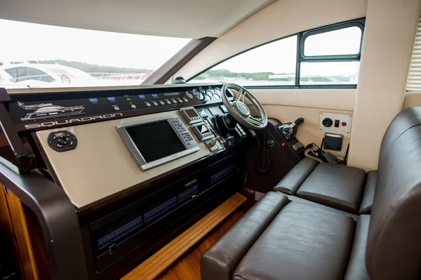 Fairline Squadron 42 - Boatscribe.com