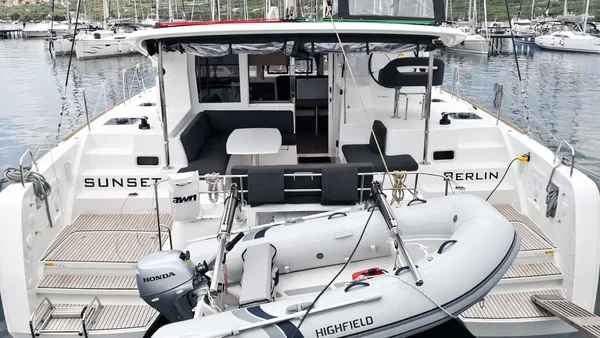 Lagoon 40 - Boatscribe.com