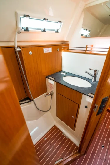 Bavaria 36 Cruiser - Boatscribe.com