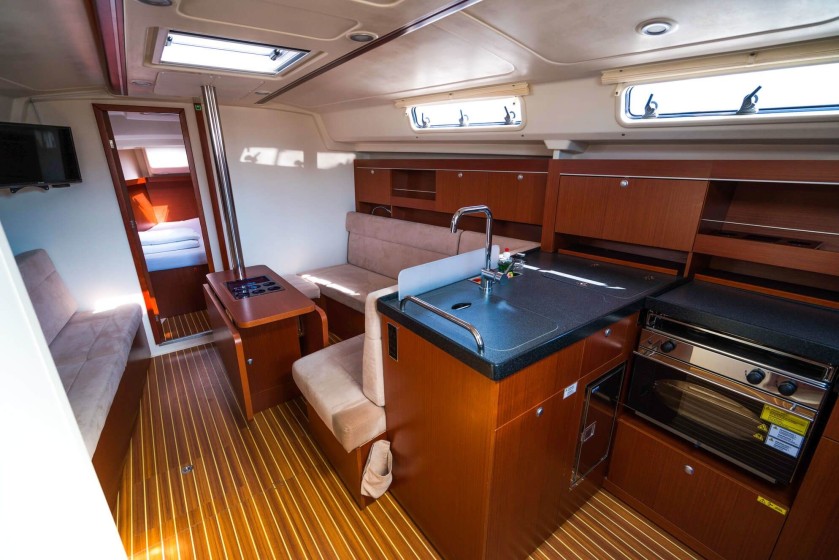 Hanse 385 - Boatscribe.com