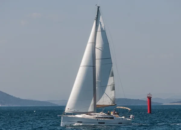 Dufour 412 GL - Boatscribe.com