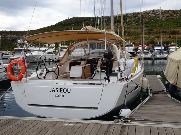 Dufour 412 GL - Boatscribe.com