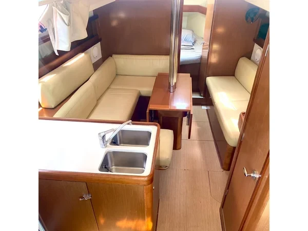Oceanis 34 - Boatscribe.com