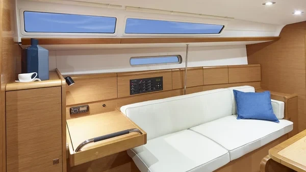 Oceanis 38 - Boatscribe.com