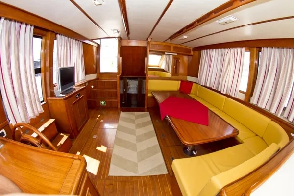 Staryacht 1940 - Boatscribe.com