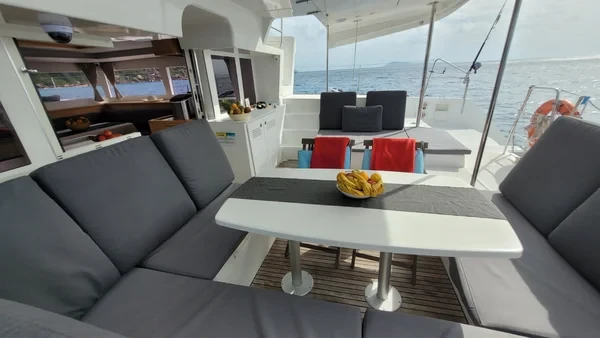 Lagoon 450 F - Boatscribe.com