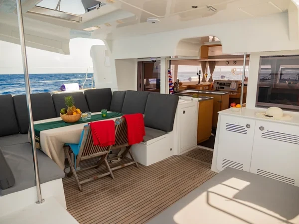 Lagoon 450 F - Boatscribe.com