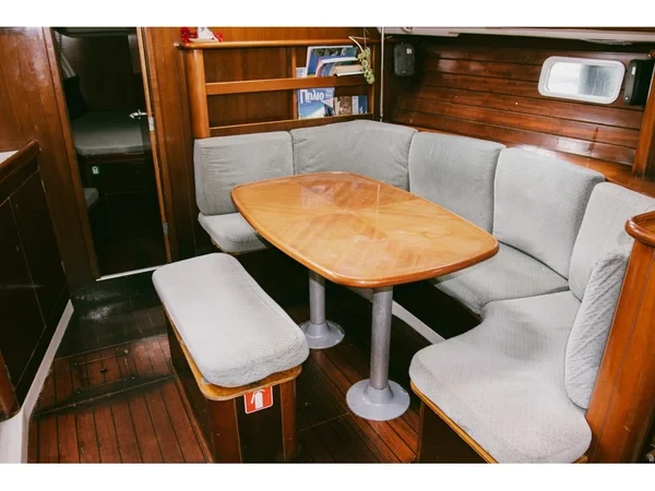 Oceanis 38.1 - Boatscribe.com