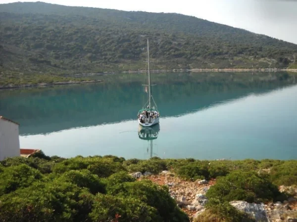 Oceanis 38.1 - Boatscribe.com