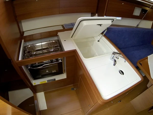 Dufour 335 GL - Boatscribe.com