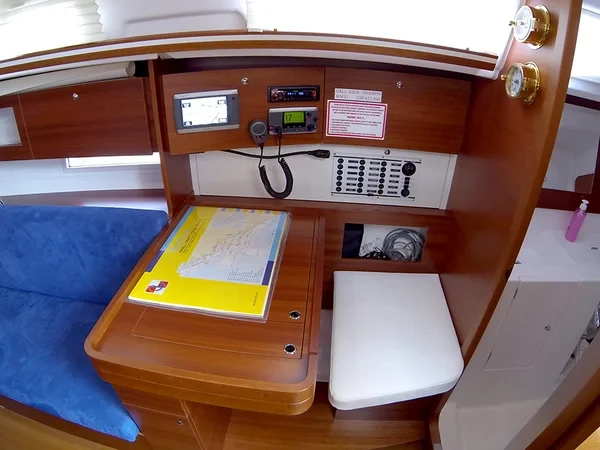 Dufour 335 GL - Boatscribe.com