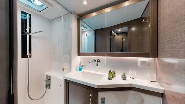 Lagoon 450 F - Boatscribe.com