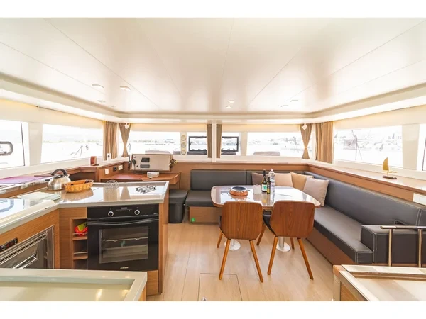 Lagoon 450 F - Boatscribe.com