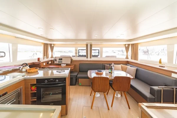 Lagoon 450 F - Boatscribe.com