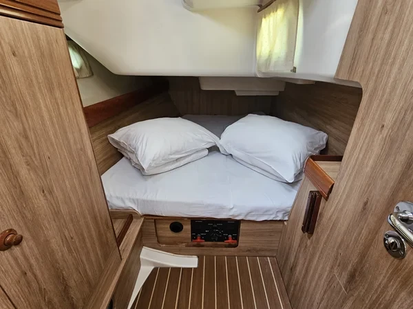 Sun Odyssey 42i - Boatscribe.com