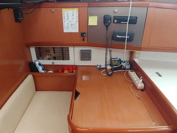 Oceanis 40 - Boatscribe.com