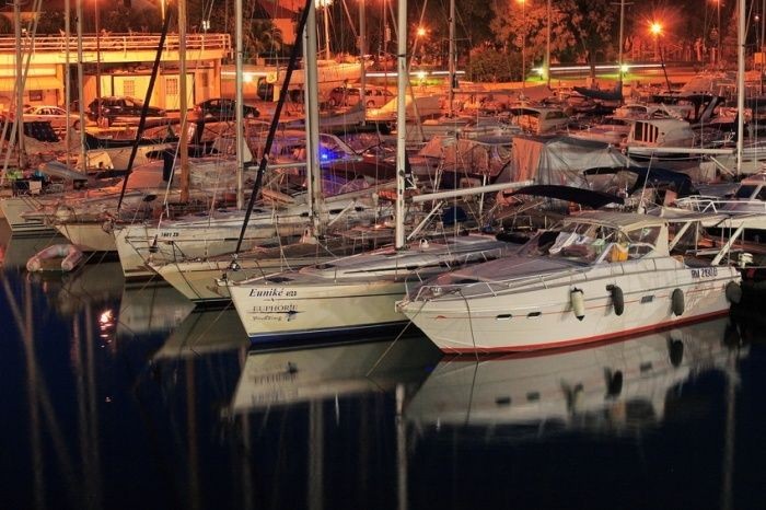 Beneteau Flyer 550 - Boatscribe.com