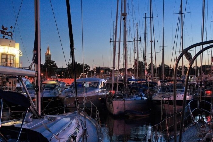 Beneteau Flyer 550 - Boatscribe.com