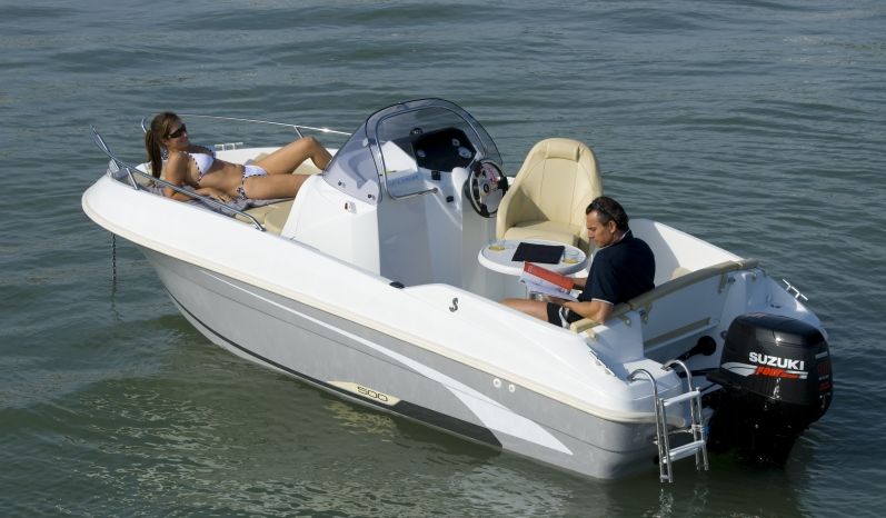 Beneteau Flyer 550 - Boatscribe.com