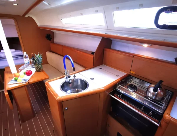 Sun Odyssey 33i - Boatscribe.com