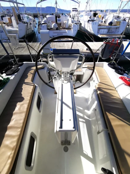 Sun Odyssey 33i - Boatscribe.com