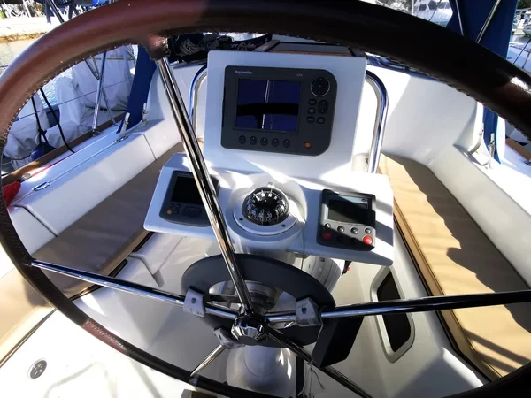 Sun Odyssey 33i - Boatscribe.com