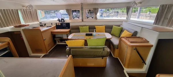 Lagoon 421 - Boatscribe.com