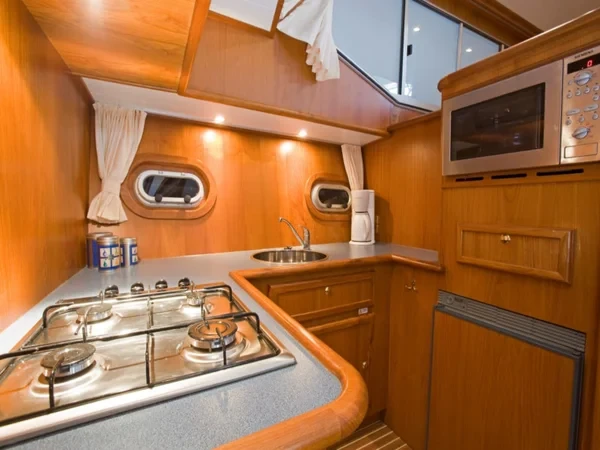 De Drait Advantage 42 - Boatscribe.com