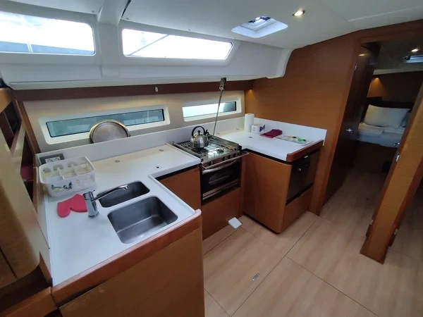 Sun Odyssey 490 - Boatscribe.com