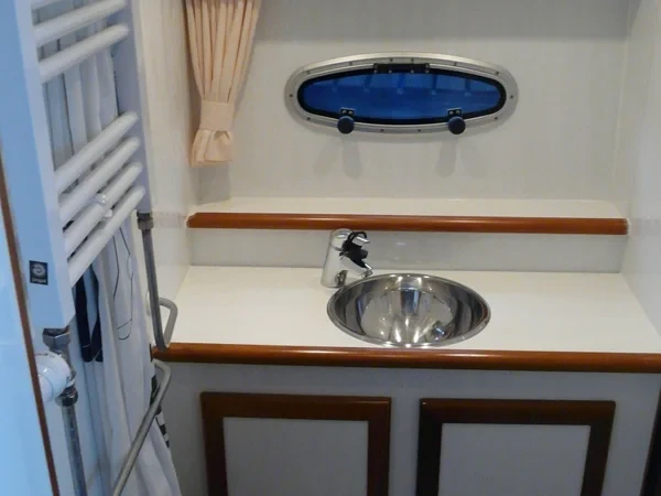 De Drait DeLuxe 42 - Boatscribe.com