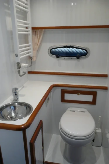 De Drait DeLuxe 42 - Boatscribe.com